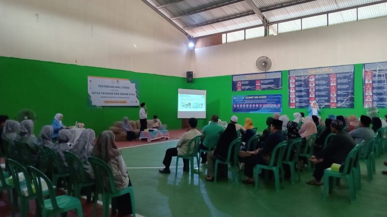 Menjalin silaturrahmi dengan wali murid